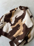 Pull homme MOKA – Maille à motif abstrait – Marron – flat – Flat lay front view, abstract brown and beige pattern, ribbed…