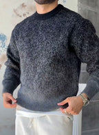 Pull Maille Dégradé – Gris – worn – Dark gray gradient knit sweater holding bottom hem