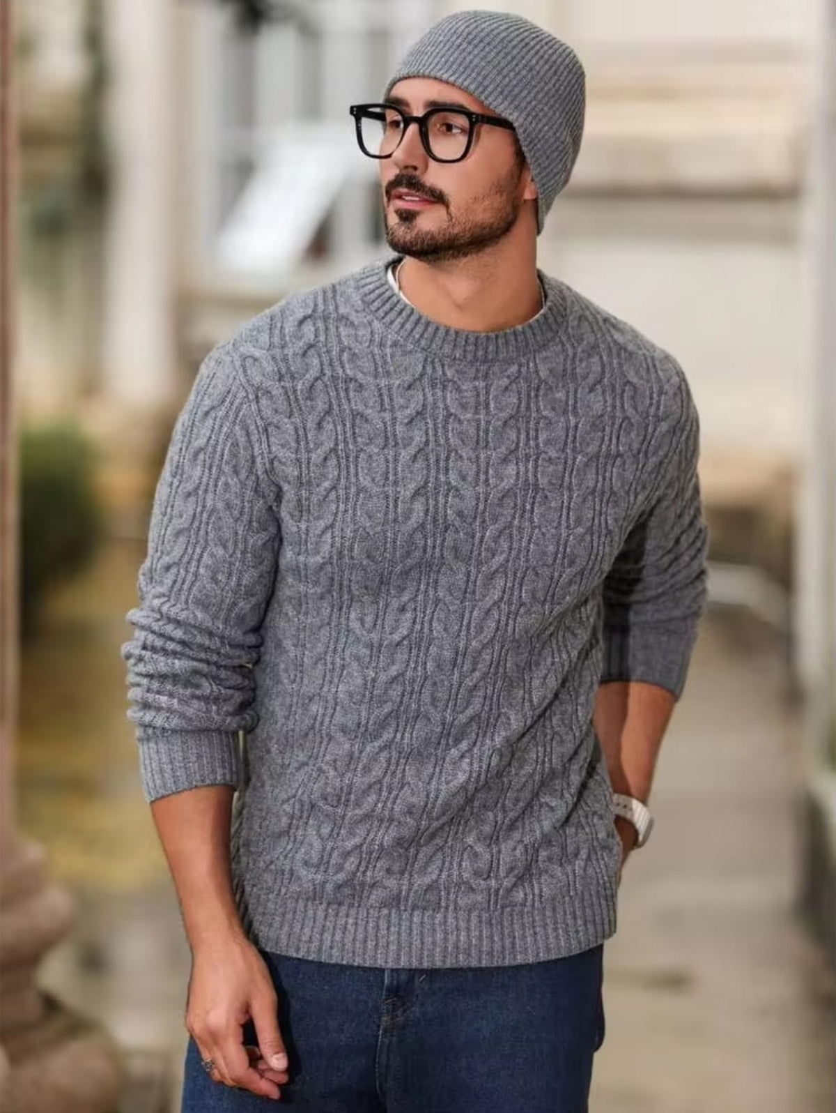Tricot Maille Torsadée – Gris – worn – crew neck cable knit sweater, long sleeves, ribbed trims