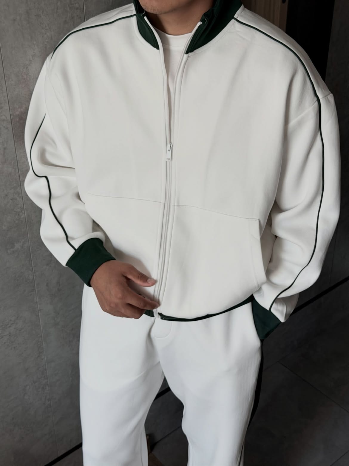 Tracksuit Set – Ivory – Blanc – worn – front zip jacket with high collar, dark green piping and cuffs