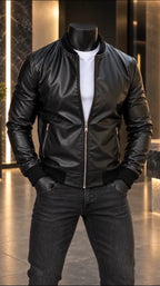 Veste Urban Black Rider – Noir – front – Front view of black leather bomber jacket on mannequin with white t-shirt